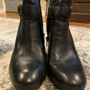 Born Leather black booties